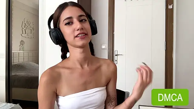 Snapshot of JuliaPierce chatting on July 24, 2026, 12:36 pm JuliaPierce online show from July 24, 2026, 12:36 pm
