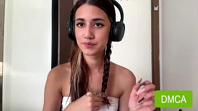 Snapshot of JuliaPierce chatting on July 25, 2026, 2:14 pm JuliaPierce online show from July 25, 2026, 2:14 pm