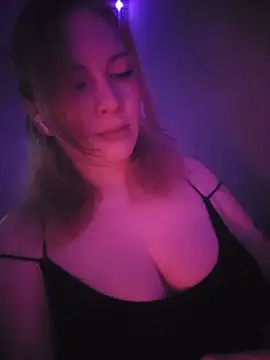 Snapshot of Katy_Brie chatting on July 22, 2026, 4:04 am Katy Brie online show from July 22, 2026, 4:04 am