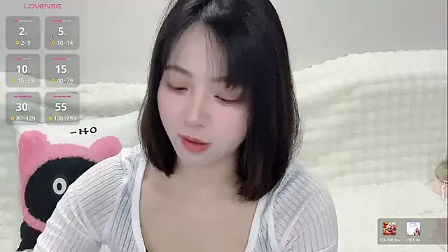 Snapshot of Lucy-8 chatting on July 20, 2026, 7:11 am Lucy-8 online show from July 20, 2026, 7:11 am