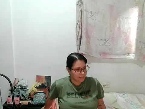 Snapshot of Rosu_86 chatting on July 9, 2026, 2:10 pm Rosu 86 online show from July 9, 2026, 2:10 pm