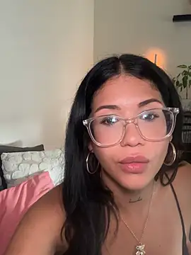 littlelatina online show from July 23, 2026, 4:49 pm