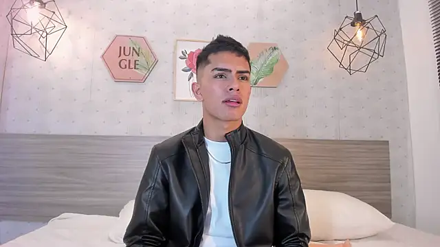 Alejo Jones  online show from July 25, 2026, 12:36 pm