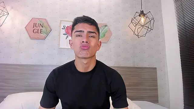 Alejo Jones  online show from July 28, 2026, 12:34 pm