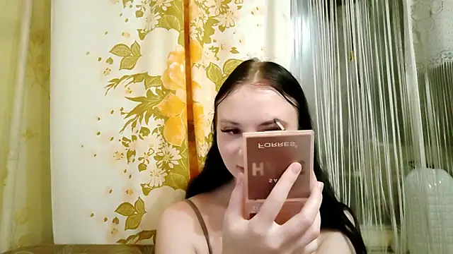 Snapshot of SARACUTIELOL chatting on July 18, 2026, 6:23 pm SARACUTIELOL online show from July 18, 2026, 6:23 pm