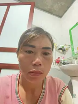quyquy01 online show from July 14, 2026, 8:47 pm
