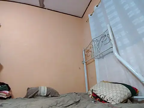 CreamyJulia online show from July 28, 2026, 8:52 pm