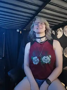 Snapshot of Sun_Ray02 chatting on July 9, 2026, 5:39 pm Sun Ray02 online show from July 9, 2026, 5:39 pm
