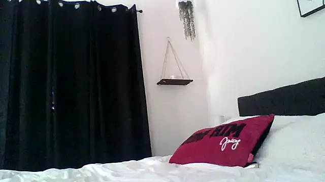 LuciousItaliaaa online show from July 10, 2026, 12:59 am