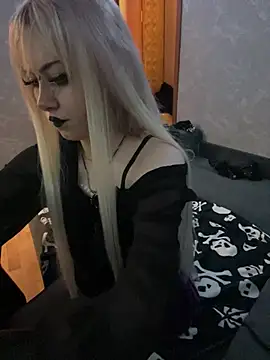 Snapshot of Sindy-Lou chatting on July 13, 2026, 5:38 pm Sindy-Lou online show from July 13, 2026, 5:38 pm