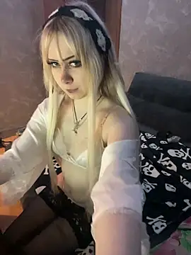 Snapshot of Sindy-Lou chatting on July 21, 2026, 7:49 pm Sindy-Lou online show from July 21, 2026, 7:49 pm
