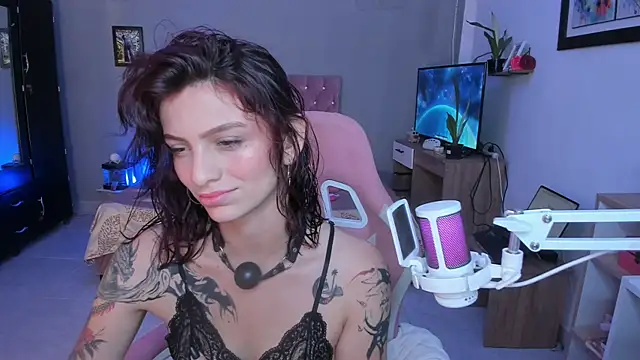 sophie dolly  online show from July 19, 2026, 8:12 pm