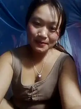 Snapshot of Lan-oanh chatting on July 26, 2026, 1:29 pm Lan-oanh online show from July 26, 2026, 1:29 pm