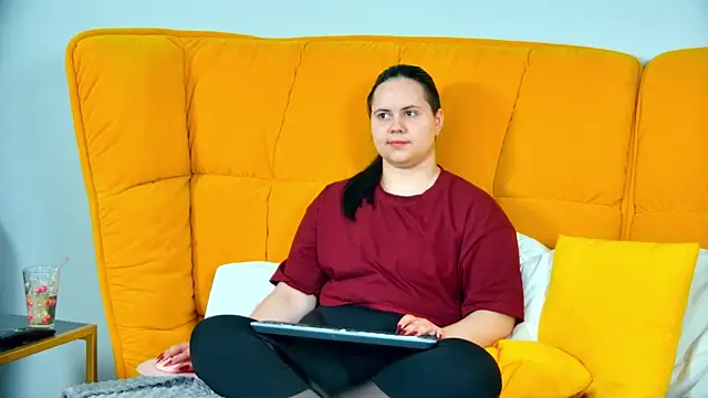 DaisyHarts online show from July 28, 2026, 6:20 pm