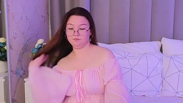 SophiaaBelle online show from July 12, 2026, 4:47 am