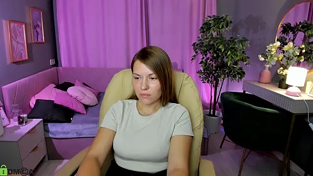 Kira Miragee online show from July 16, 2026, 1:11 am