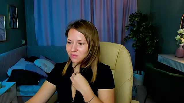 Kira Miragee online show from July 23, 2026, 1:58 am
