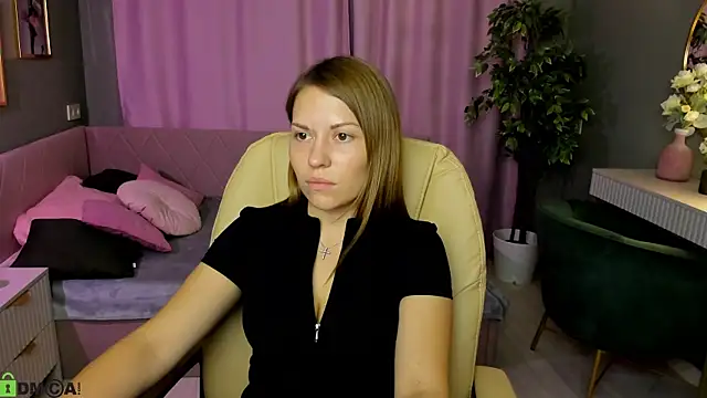 Kira Miragee online show from July 24, 2026, 1:03 am