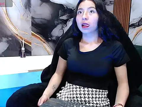 Snapshot of little_cute31 chatting on July 10, 2026, 6:10 pm little cute31 online show from July 10, 2026, 6:10 pm