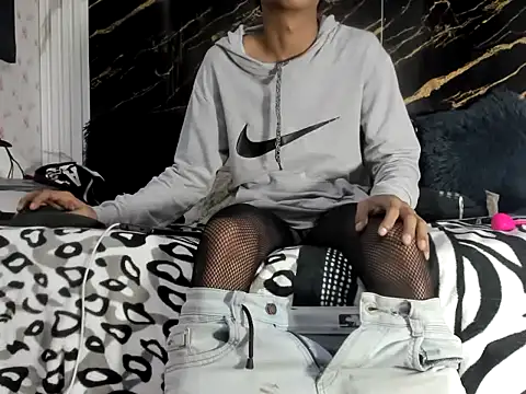 young boy4luv online show from July 22, 2026, 5:38 pm