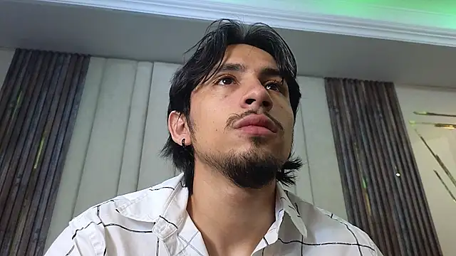 Snapshot of LatinShortt chatting on July 25, 2026, 12:25 pm LatinShortt online show from July 25, 2026, 12:25 pm