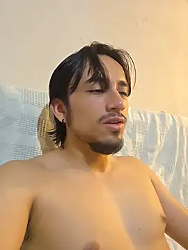 Snapshot of LatinShortt chatting on July 27, 2026, 3:35 am LatinShortt online show from July 27, 2026, 3:35 am