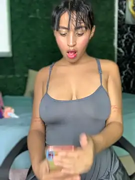 Snapshot of PaulaSweetie_ chatting on July 21, 2026, 7:49 pm PaulaSweetie online show from July 21, 2026, 7:49 pm