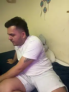 LatinBearX online show from July 14, 2026, 2:05 am