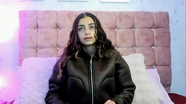 Katalina Laurent online show from July 24, 2026, 11:19 am