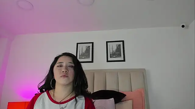 CatalinaSaanz  online show from July 23, 2026, 7:01 pm