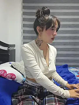 Snapshot of little_siin_ chatting on July 23, 2026, 8:12 am little siin online show from July 23, 2026, 8:12 am