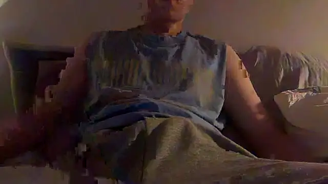 Snapshot of thatguy02020 chatting on July 18, 2026, 3:44 am thatguy02020 online show from July 18, 2026, 3:44 am
