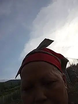 Single-M0m69 online show from July 24, 2026, 10:46 am