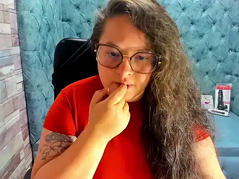 Snapshot of SaraThonson_ chatting on July 11, 2026, 3:53 am SaraThonson online show from July 11, 2026, 3:53 am