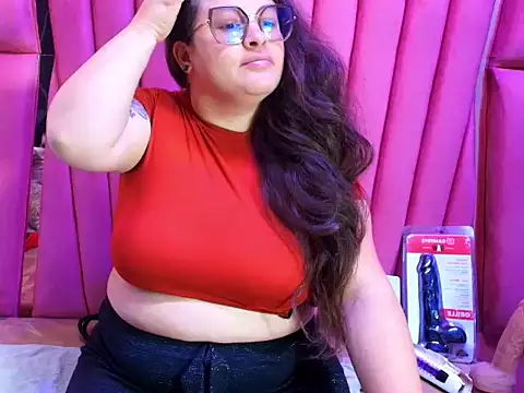 Snapshot of SaraThonson_ chatting on July 17, 2026, 3:46 am SaraThonson online show from July 17, 2026, 3:46 am