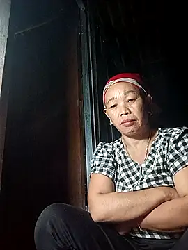 lylai18 online show from July 28, 2026, 12:59 pm