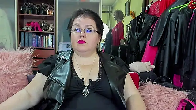 Snapshot of KaryQueen chatting on March 14, 2025, 4:40 pm KaryQueen online show from March 14, 2025, 4:40 pm