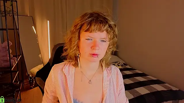 VioletDesiree online show from July 25, 2026, 1:04 am