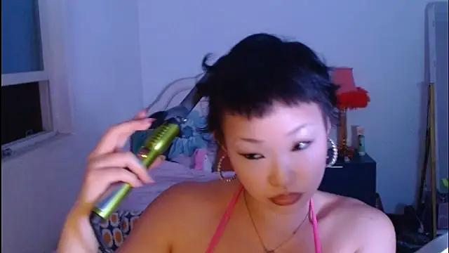 Snapshot of LLspinzz chatting on July 26, 2026, 5:15 am LLspinzz online show from July 26, 2026, 5:15 am