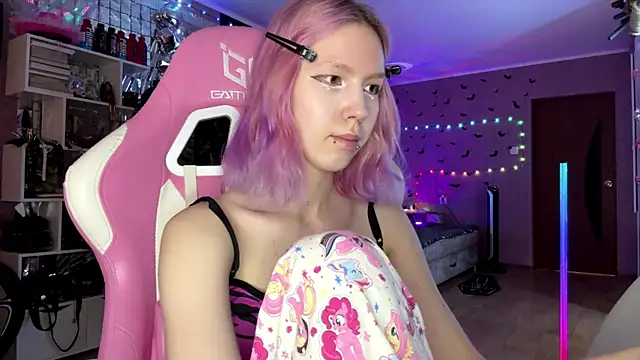 lonely bunny online show from July 13, 2026, 3:04 pm