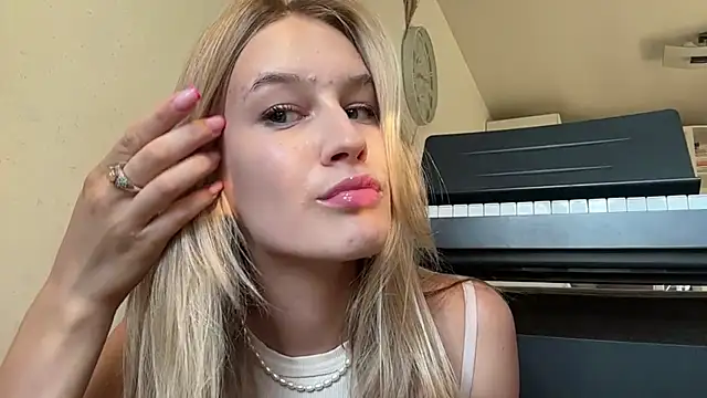 CryBaabyy online show from July 30, 2026, 1:21 pm