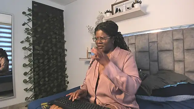 GIGI CAMPBEL online show from July 28, 2026, 3:21 pm