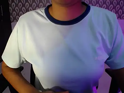 kiaraa 01 online show from July 9, 2026, 7:40 pm