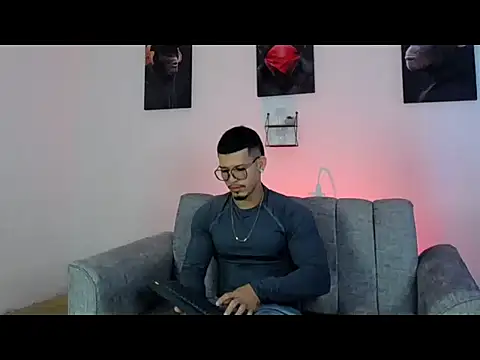 Snapshot of Ethan_rodgers01 chatting on July 18, 2026, 2:43 pm Ethan rodgers01 online show from July 18, 2026, 2:43 pm