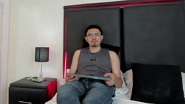 Snapshot of JadenJake chatting on July 19, 2026, 7:17 pm JadenJake online show from July 19, 2026, 7:17 pm