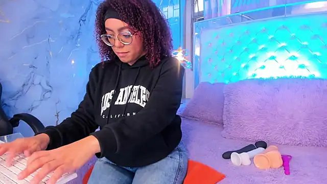 Mila-Trump online show from July 16, 2026, 2:12 pm