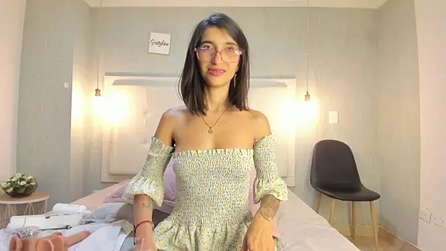 Suxan fox online show from July 17, 2026, 6:31 am