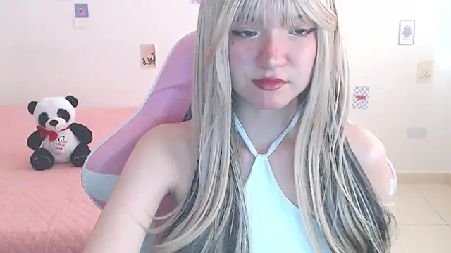 SweetSkyy 1 online show from July 10, 2026, 10:34 pm