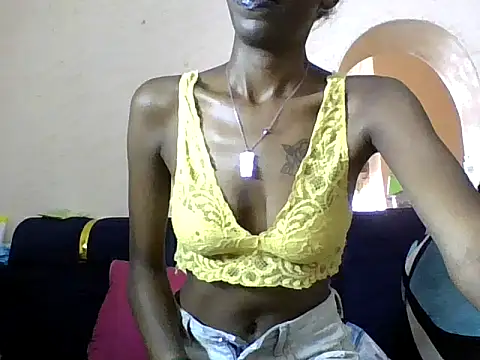 Snapshot of Gram-luxe chatting on July 17, 2026, 6:20 am Gram-luxe online show from July 17, 2026, 6:20 am