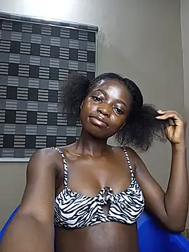 petiteebonyxx online show from July 21, 2026, 8:00 pm